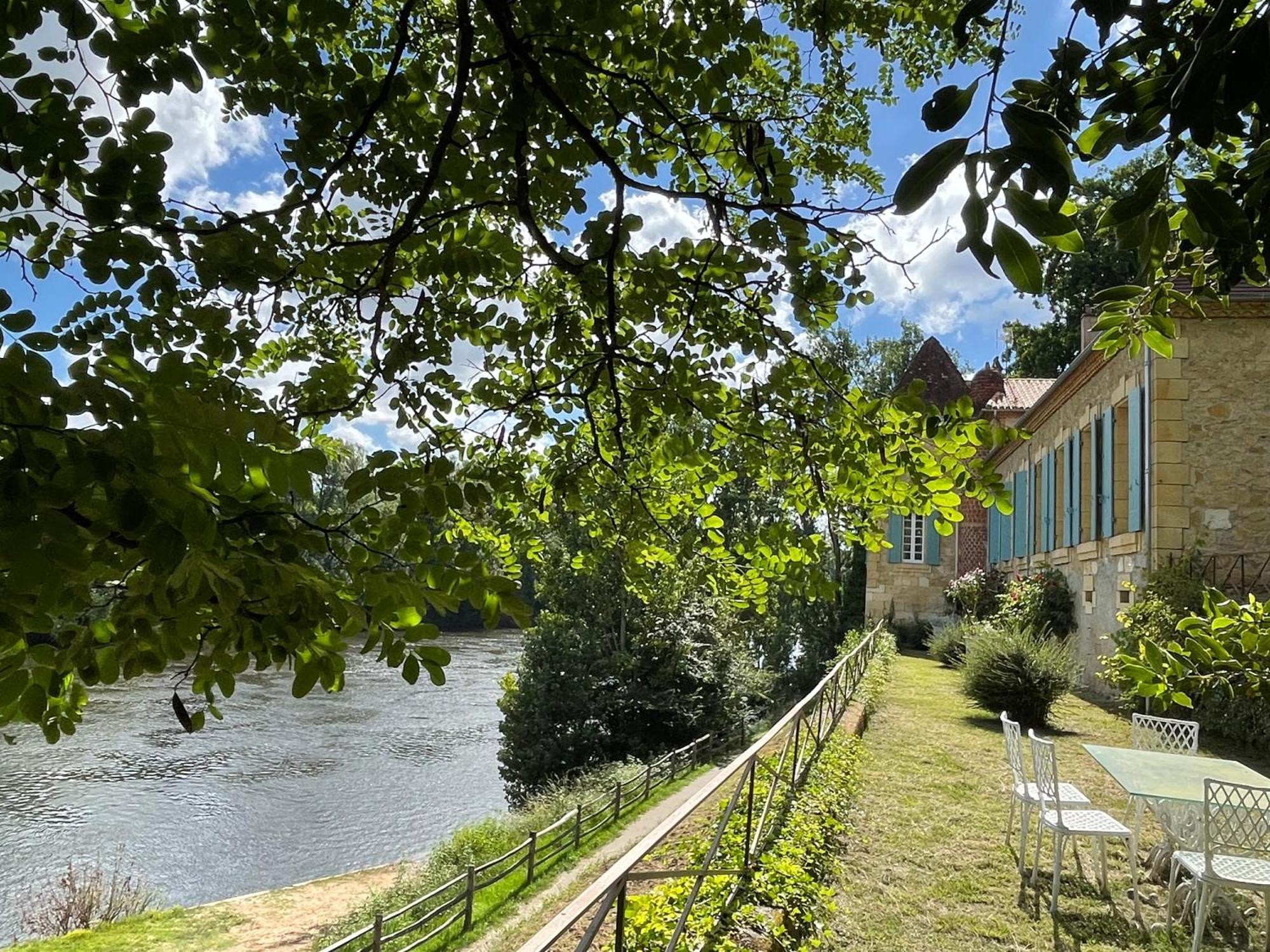 La Rebiere D'Or, B&B Et Gite Mouleydier Exteriör bild